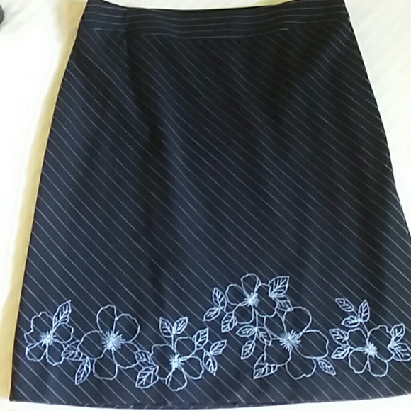 Adorable Ann Taylor skirt - Picture 1 of 5